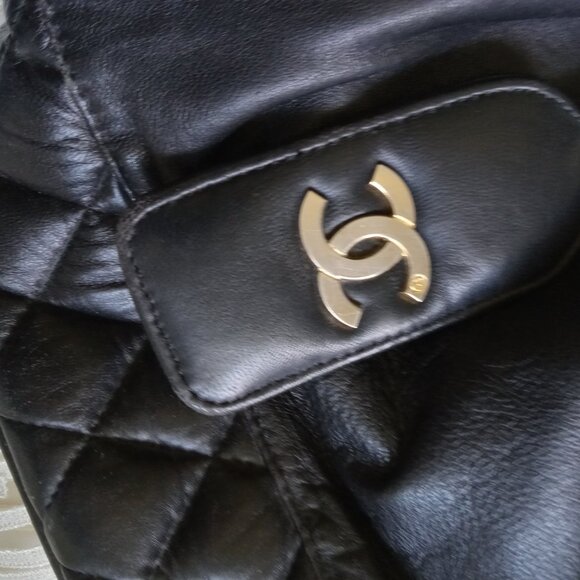 80's CHANEL Bucket Bag - Picture 2 of 10